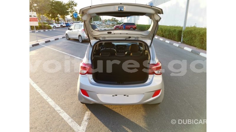 Big with watermark hyundai i10 estuaire import dubai 4882