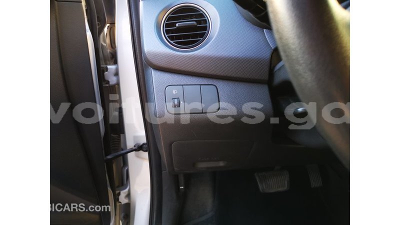 Big with watermark hyundai i10 estuaire import dubai 4882