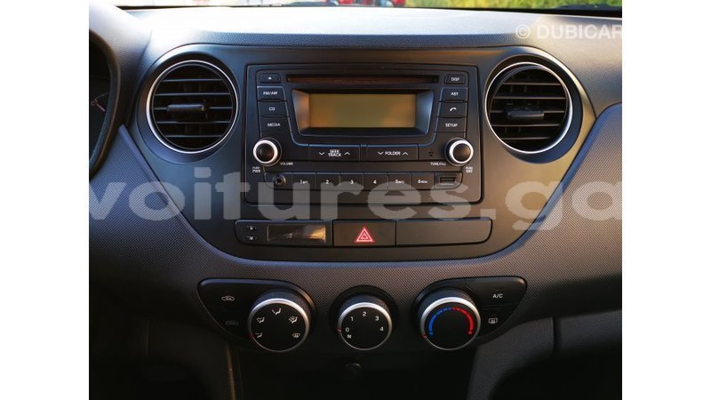 Big with watermark hyundai i10 estuaire import dubai 4882