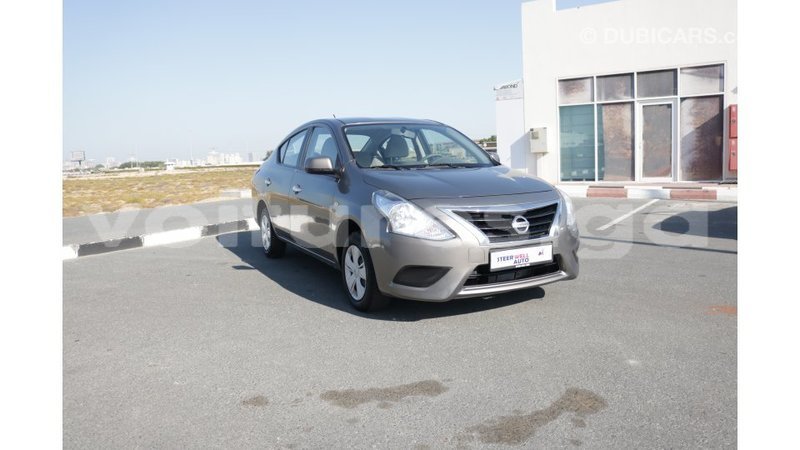 Big with watermark nissan sunny estuaire import dubai 4887