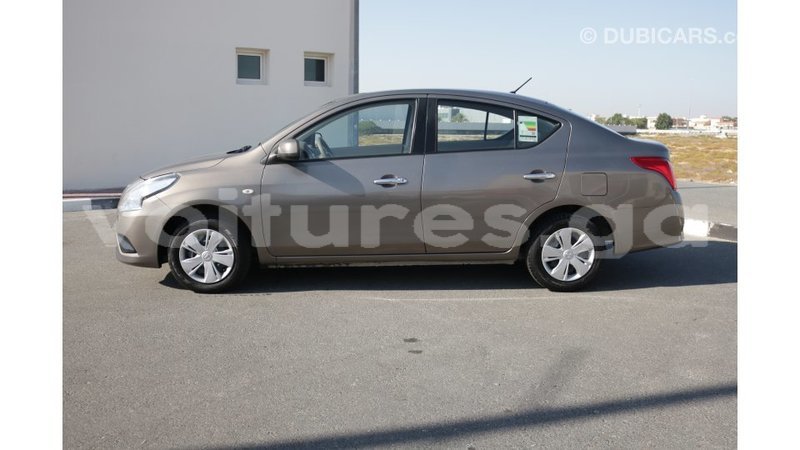 Big with watermark nissan sunny estuaire import dubai 4887