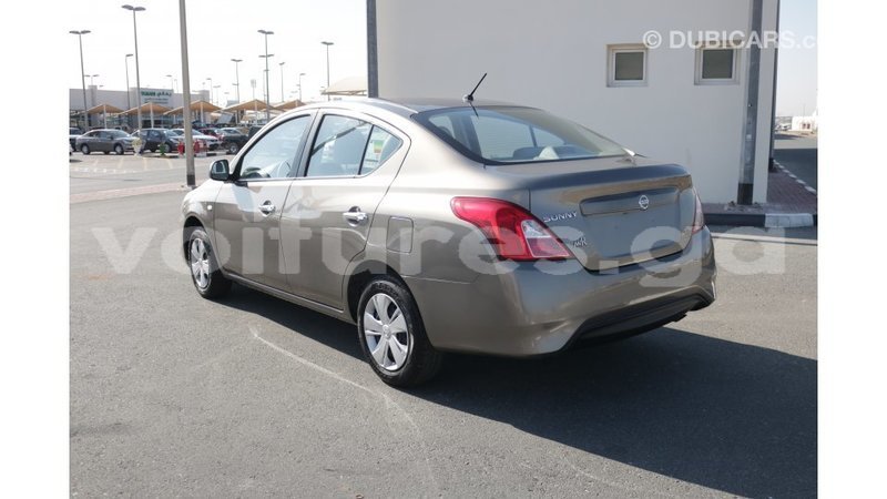 Big with watermark nissan sunny estuaire import dubai 4887