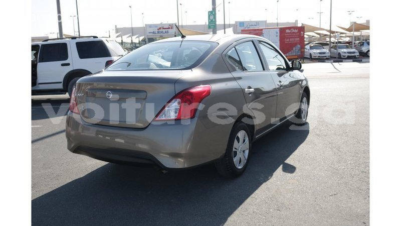 Big with watermark nissan sunny estuaire import dubai 4887