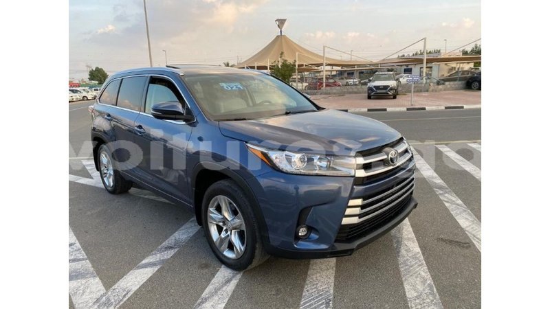 Big with watermark toyota highlander estuaire import dubai 4890