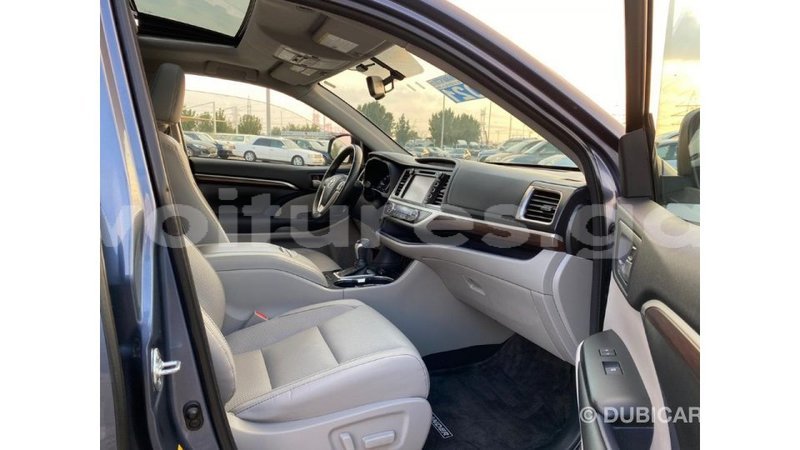 Big with watermark toyota highlander estuaire import dubai 4890