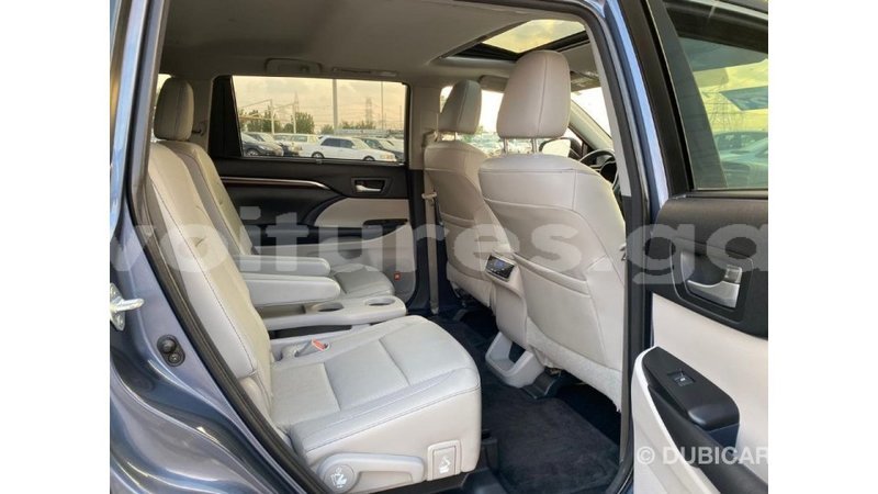 Big with watermark toyota highlander estuaire import dubai 4890