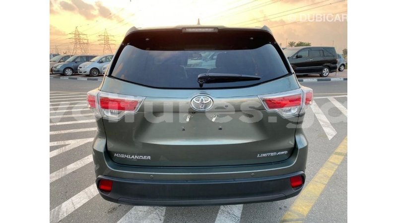 Big with watermark toyota highlander estuaire import dubai 4891