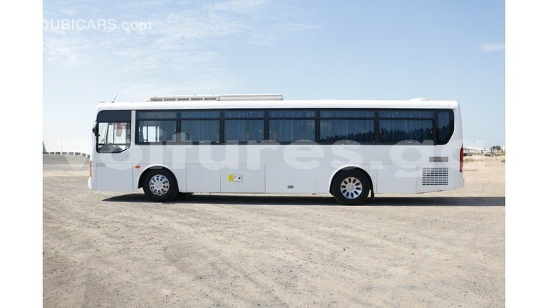 Big with watermark hyundai chorus estuaire import dubai 4893