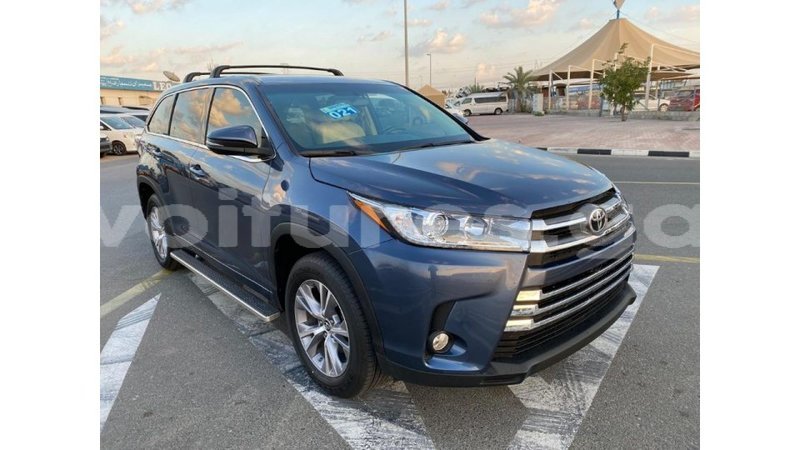 Big with watermark toyota highlander estuaire import dubai 4896