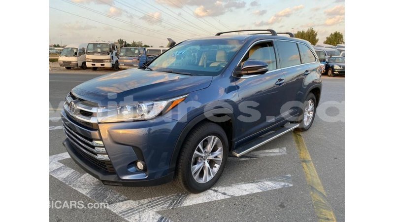 Big with watermark toyota highlander estuaire import dubai 4896