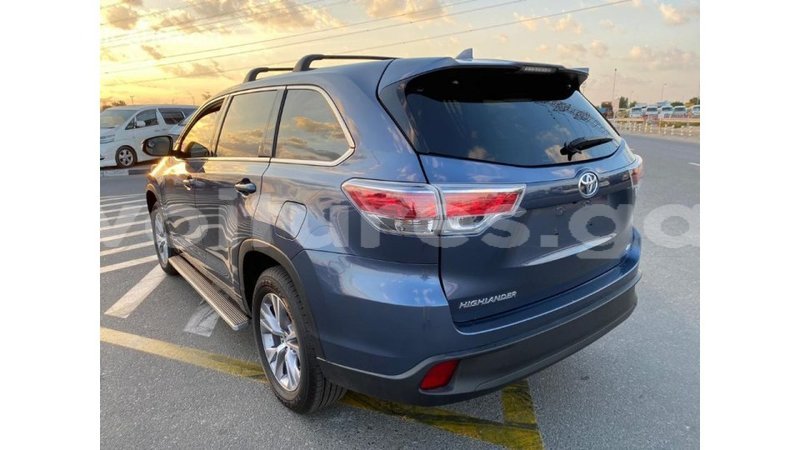 Big with watermark toyota highlander estuaire import dubai 4896