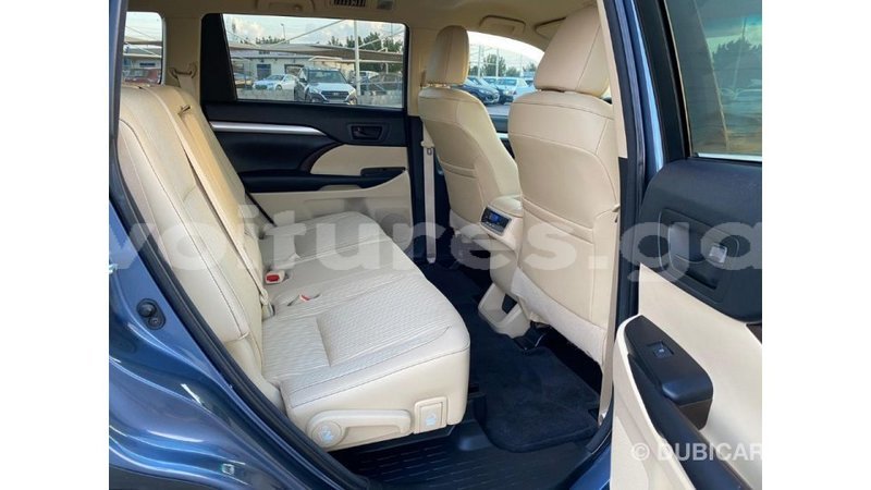 Big with watermark toyota highlander estuaire import dubai 4896