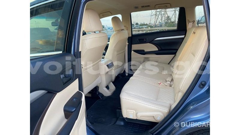 Big with watermark toyota highlander estuaire import dubai 4896