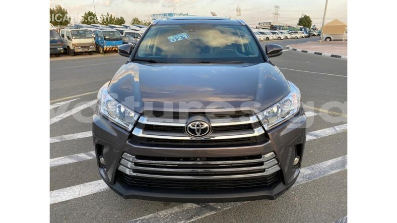 Big with watermark toyota highlander estuaire import dubai 4897