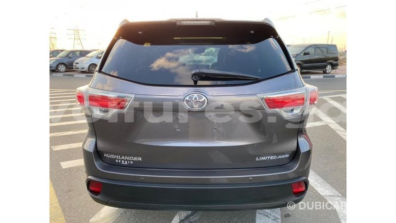 Big with watermark toyota highlander estuaire import dubai 4897