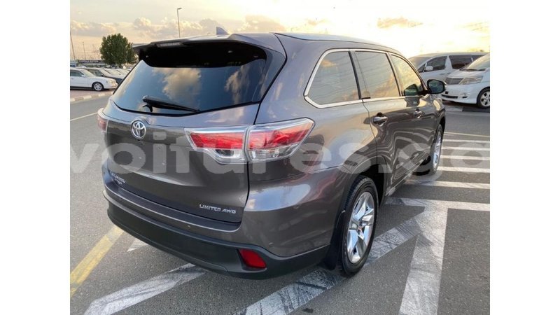 Big with watermark toyota highlander estuaire import dubai 4897