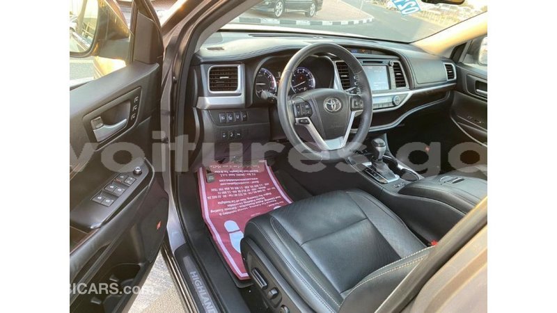 Big with watermark toyota highlander estuaire import dubai 4897