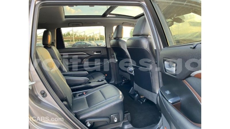 Big with watermark toyota highlander estuaire import dubai 4897