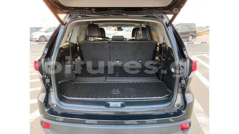 Big with watermark toyota highlander estuaire import dubai 4897