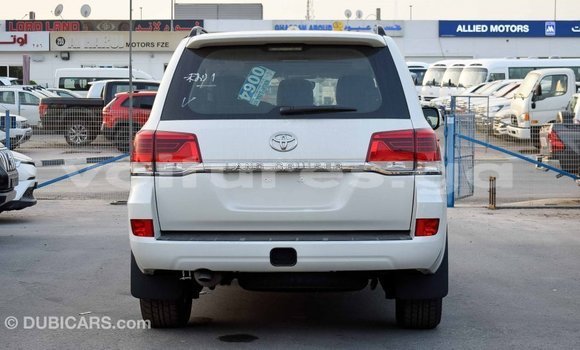 Acheter Import Voiture Toyota Land Cruiser Blanc à Import - Dubai, Estuaire Acheter Import Voiture Toyota Land Cruiser Blanc à Import - Dubai, Estuaire
