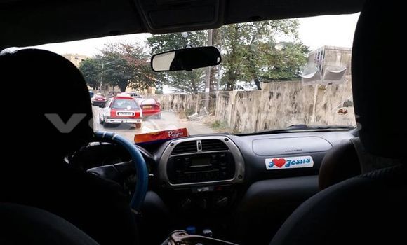 Acheter Occasion Voiture Toyota RAV4 Bleu à Libreville, Estuaire Acheter Occasion Voiture Toyota RAV4 Bleu à Libreville, Estuaire