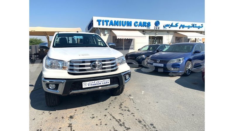 Big with watermark toyota hilux estuaire import dubai 4904