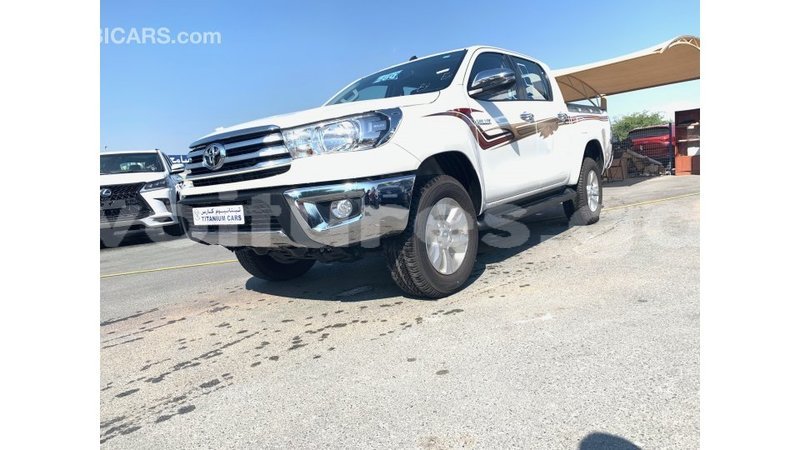 Big with watermark toyota hilux estuaire import dubai 4904