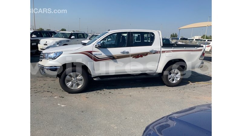 Big with watermark toyota hilux estuaire import dubai 4904