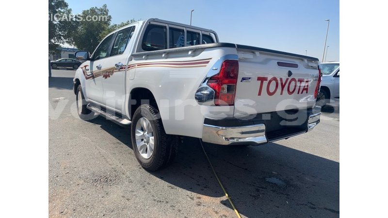 Big with watermark toyota hilux estuaire import dubai 4904