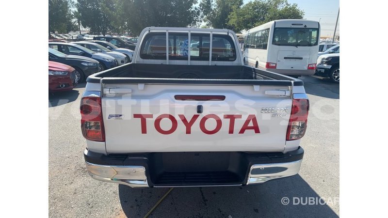 Big with watermark toyota hilux estuaire import dubai 4904