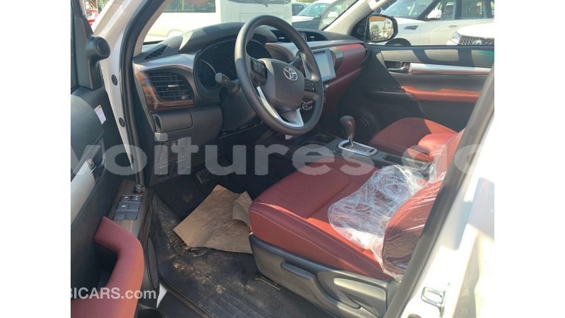 Big with watermark toyota hilux estuaire import dubai 4904