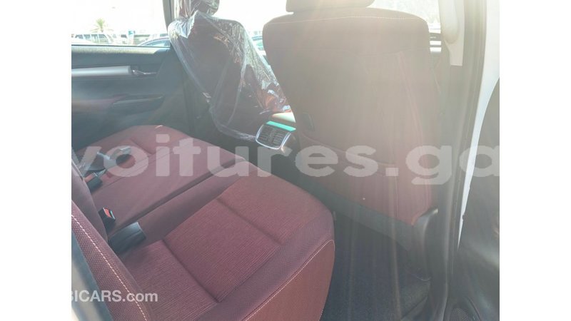 Big with watermark toyota hilux estuaire import dubai 4904