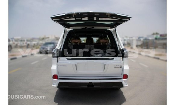 Acheter Import Voiture Lexus LX Blanc à Import - Dubai, Estuaire Acheter Import Voiture Lexus LX Blanc à Import - Dubai, Estuaire