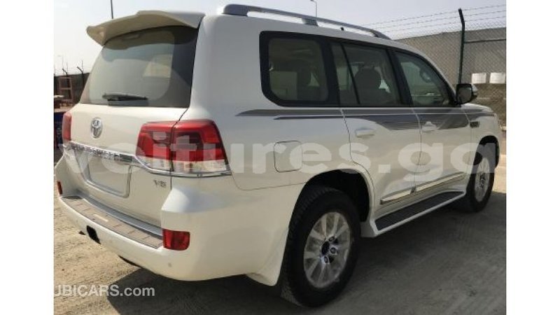 Big with watermark toyota land cruiser estuaire import dubai 4908