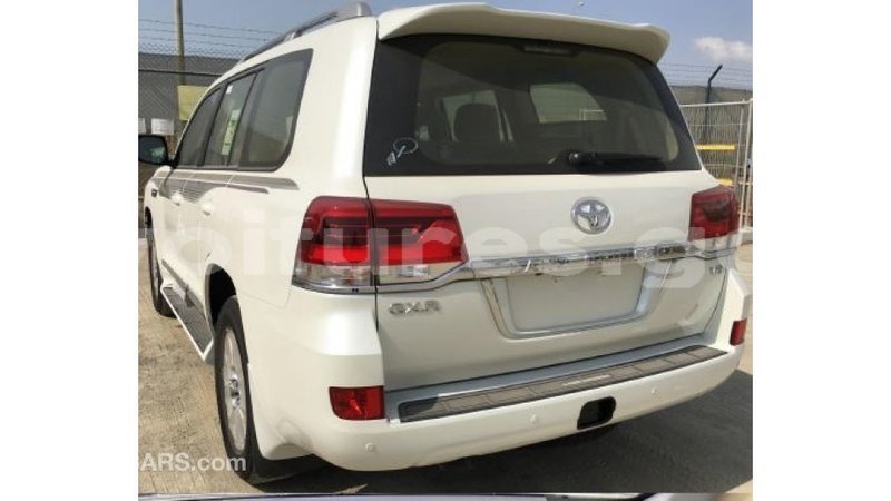 Big with watermark toyota land cruiser estuaire import dubai 4908