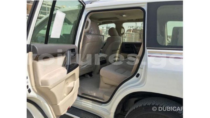 Big with watermark toyota land cruiser estuaire import dubai 4908