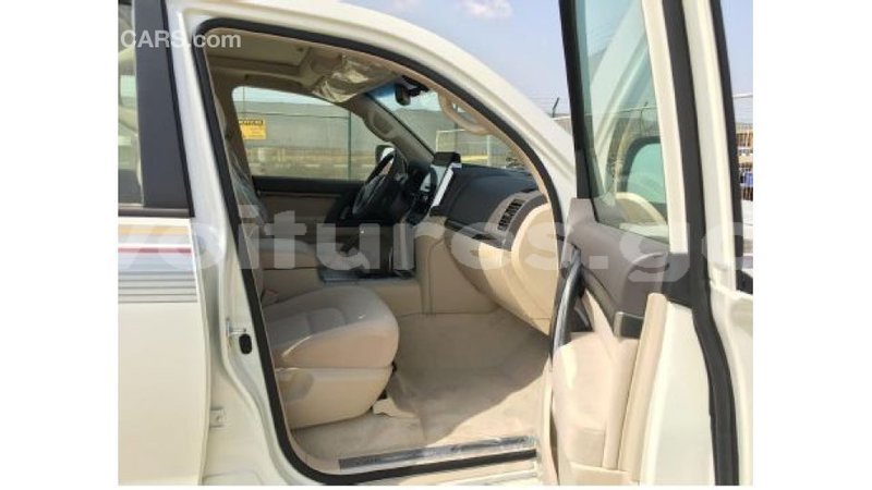 Big with watermark toyota land cruiser estuaire import dubai 4908