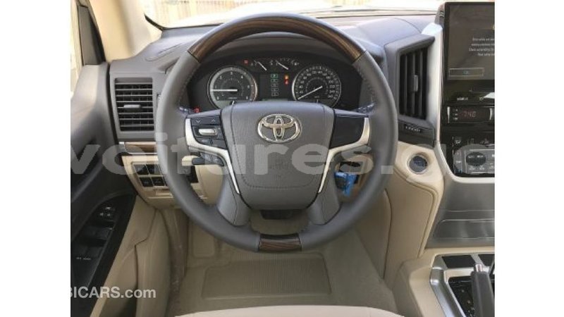 Big with watermark toyota land cruiser estuaire import dubai 4908