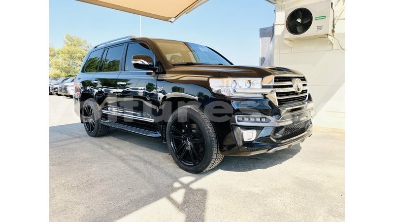 Big with watermark toyota land cruiser estuaire import dubai 4909