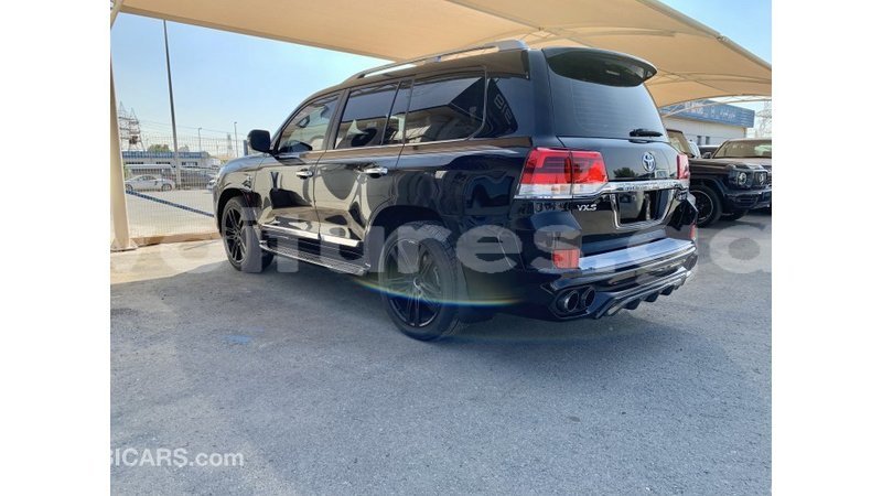 Big with watermark toyota land cruiser estuaire import dubai 4909