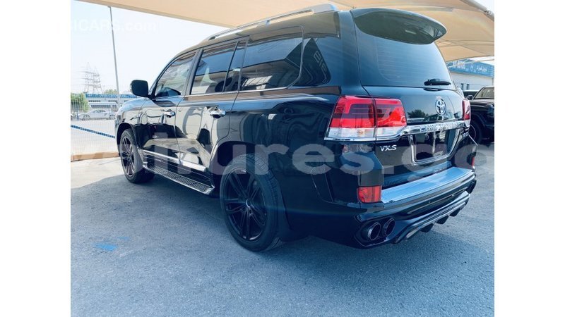 Big with watermark toyota land cruiser estuaire import dubai 4909