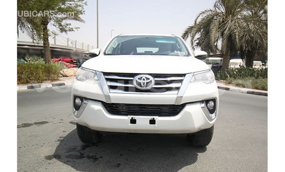 Acheter Import Voiture Toyota Fortuner Blanc à Import - Dubai, Estuaire Acheter Import Voiture Toyota Fortuner Blanc à Import - Dubai, Estuaire