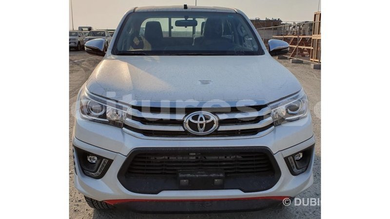 Big with watermark toyota hilux estuaire import dubai 4916