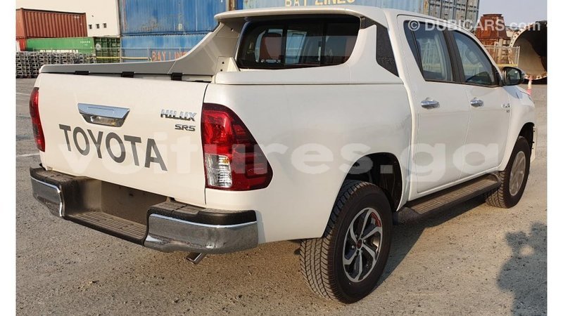 Big with watermark toyota hilux estuaire import dubai 4916