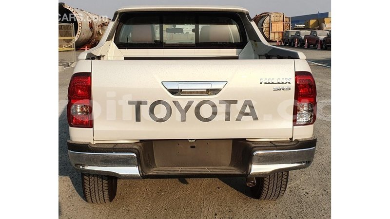 Big with watermark toyota hilux estuaire import dubai 4916