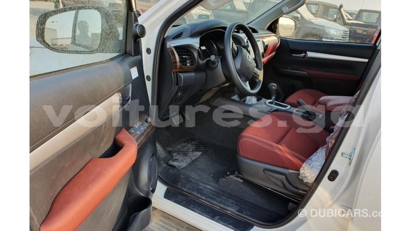 Big with watermark toyota hilux estuaire import dubai 4916