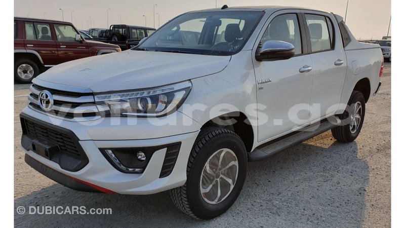 Big with watermark toyota hilux estuaire import dubai 4916