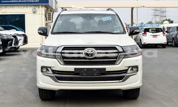 Acheter Import Voiture Toyota Land Cruiser Blanc à Import - Dubai, Estuaire Acheter Import Voiture Toyota Land Cruiser Blanc à Import - Dubai, Estuaire