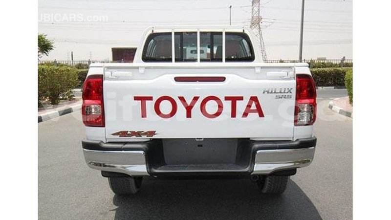 Big with watermark toyota hilux estuaire import dubai 4918