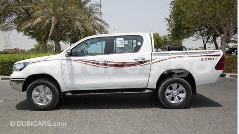 Big with watermark toyota hilux estuaire import dubai 4918